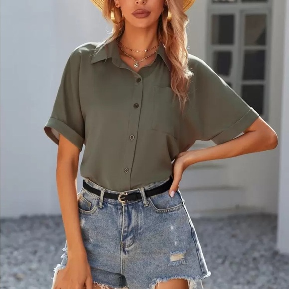Tops - 2 for 15 🌿🌱 Deep green oversized cuff sleeve collar neck blouse